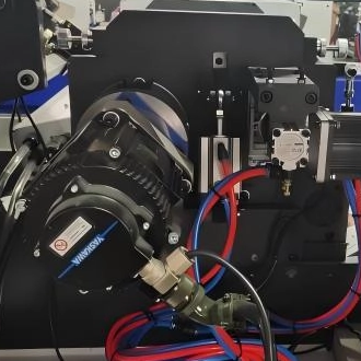 Пример успеха: 8-цветная двухбашенная флексографская печатная машина RTRY-320 для высокоточного производства этикеток