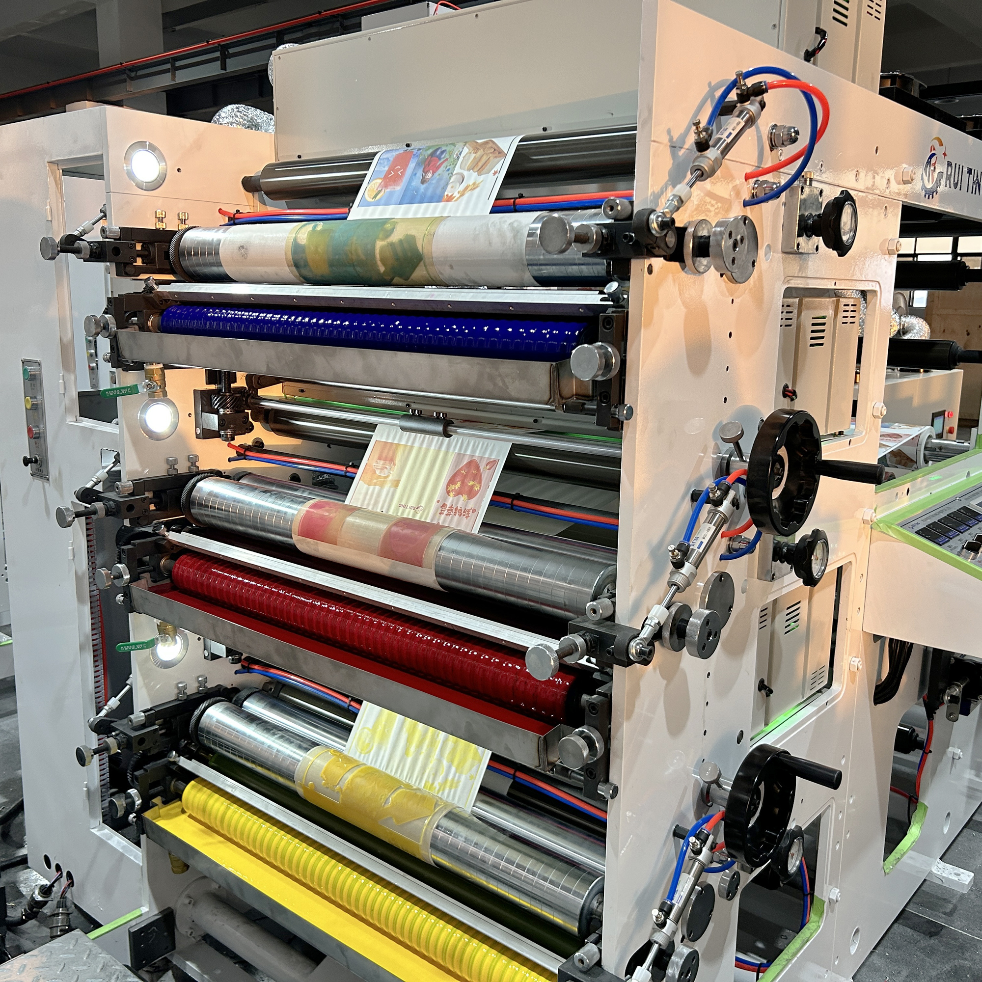 <span style="color:#ffffff;">Укладчик флексографской печатной машины</span>