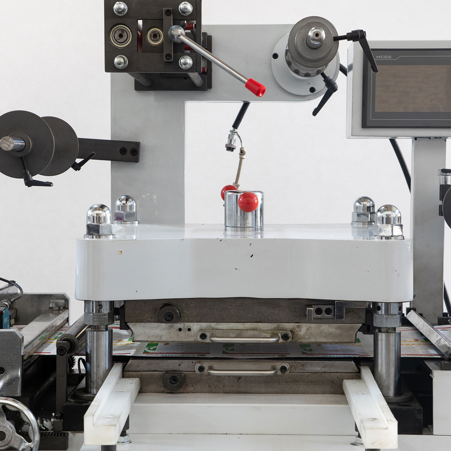  <span style="color:#ffffff;">Планшетная высекальная машина</span> 